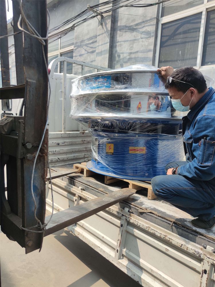 兩臺1500旋振篩，客戶急用，山東臨沂專車發(fā)貨！