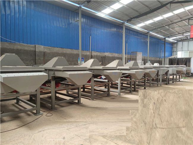 多臺直線振動篩，脫水篩，緊張有序加工生產中