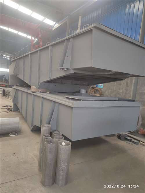 10臺(tái)直線振動(dòng)篩加班加點(diǎn)，緊張有序生產(chǎn)制作中