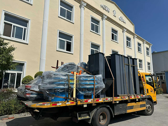 振動料斗、提升機、旋振篩整車發貨