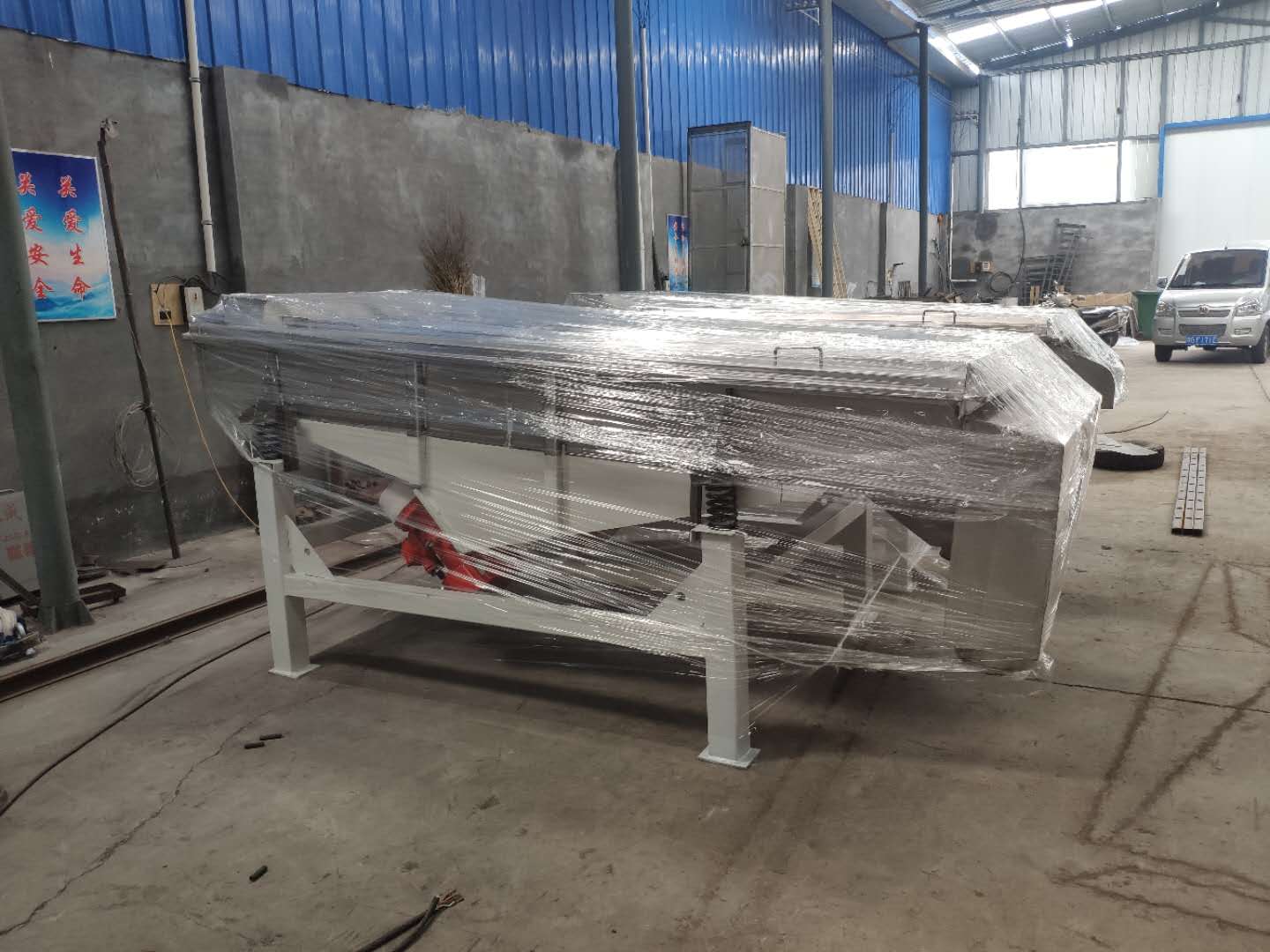 蘇州某客戶購(gòu)買的康振機(jī)械直線振動(dòng)設(shè)備