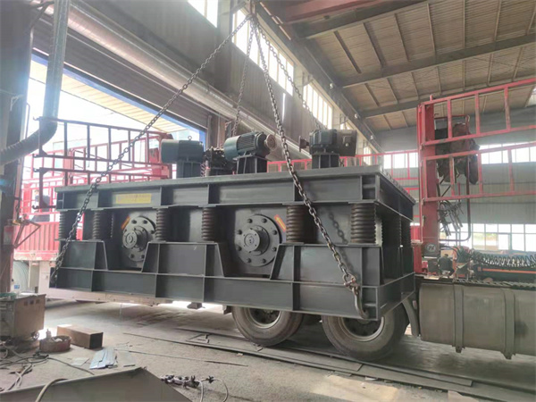 廣東的譚經(jīng)理訂購的康振機(jī)械振動(dòng)篩于昨天由德邦物流發(fā)出,