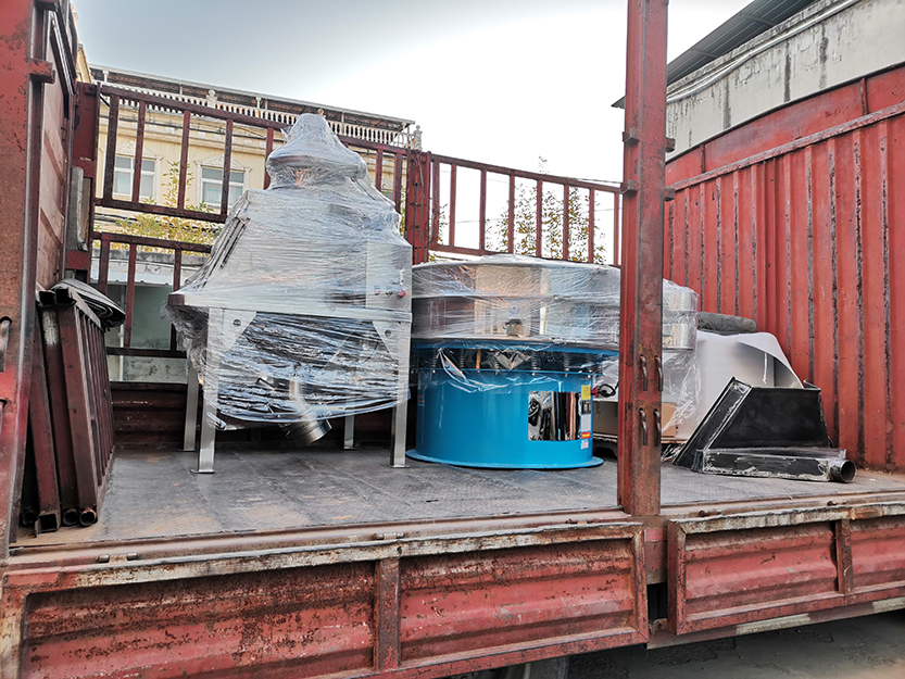 超聲波旋振篩、真空上料機發貨