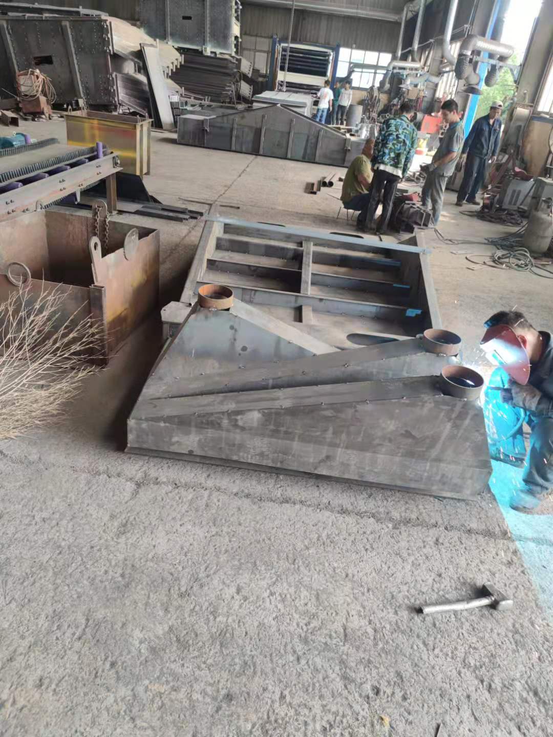 火炎焱燚的高溫天氣,也阻擋不了康振機械人的制造熱情！