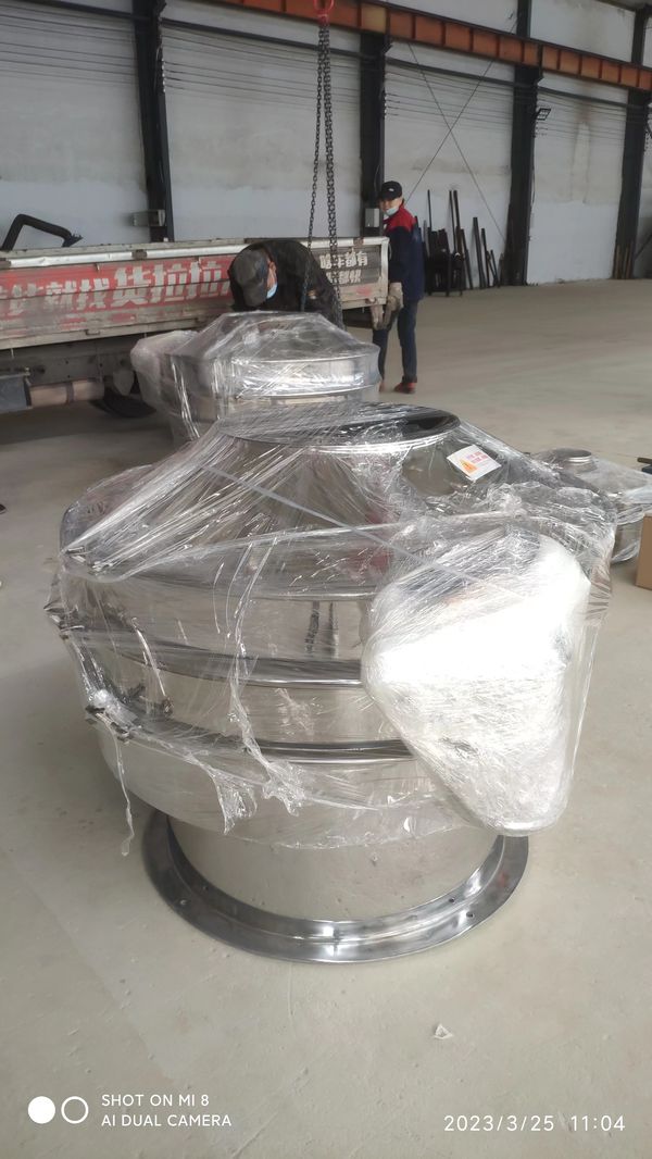 1000mm兩臺全不銹鋼和1200mm兩臺旋振篩已經(jīng)安排專車發(fā)貨..