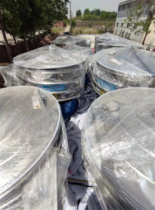 海南的某公司訂購的康振機(jī)械振動(dòng)篩于昨天由德邦物流發(fā)出