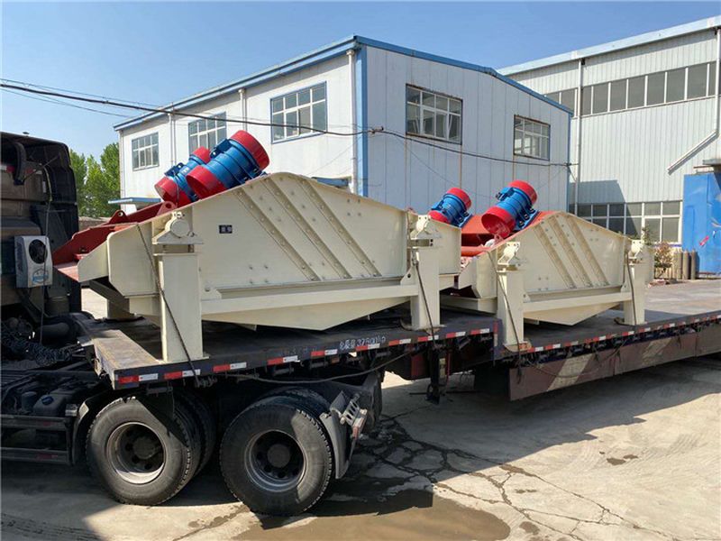 廣東客戶2臺脫水篩裝車發貨現場